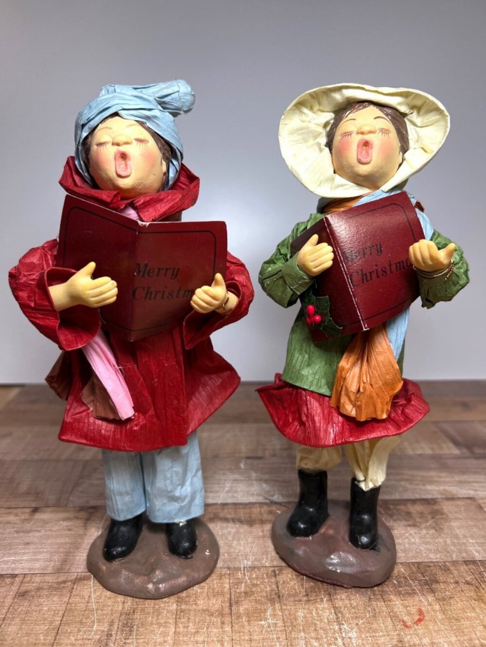 VINTAGE APEX PAPER MACHE CHRISTMAS CAROLER CAROL SINGING FIGURINES